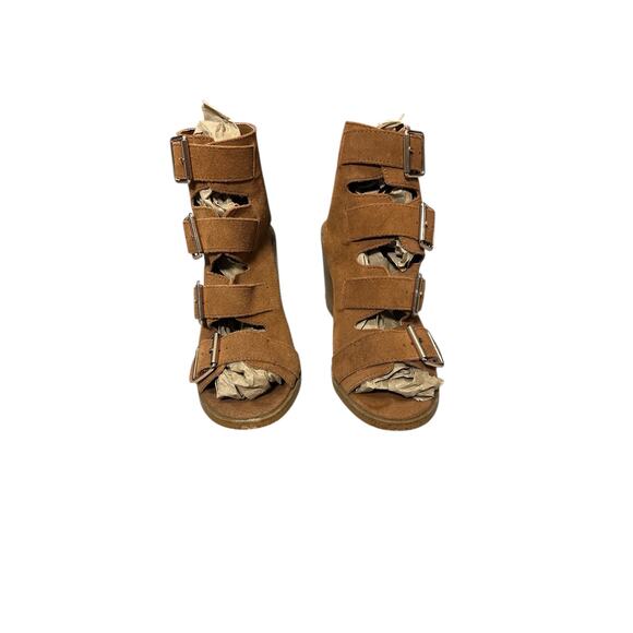 Rag & Co. Suede Caged Multi-Buckle Block
Heels Tan Size 5 - Picture 2 of 7